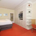 22-32-Nielsen-Am-Stranduebergang